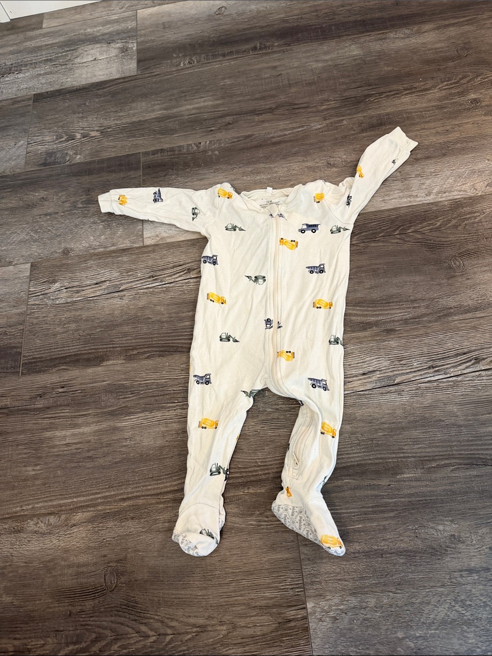 Pekkle Cream Baby One-Piece Footed Sleeper with Yellow and Blue Car Print‎